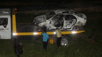 Carro que foi alugado foi queimado com corpo do embaixador dentro - Paulo Nicollela/Agência O Globo Carro que foi alugado foi queimado com corpo do embaixador dentro - Paulo Nicollela/Agência O Globo