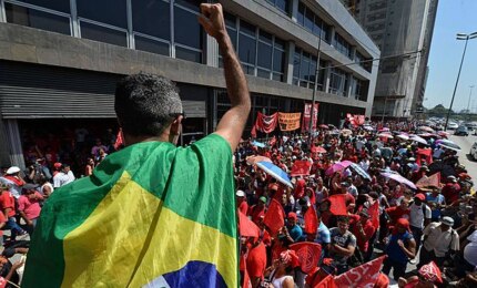 'Brasil será incendiado por greves e ocupações se houver impeachment e prisão de Lula', diz Boulos