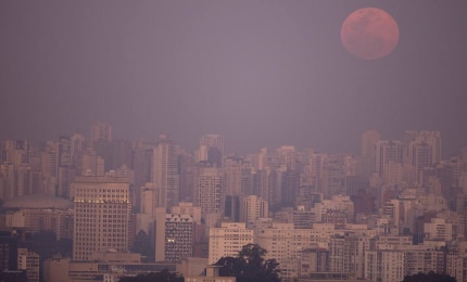 Superlua e eclipse lunar total dão espetáculo neste domingo