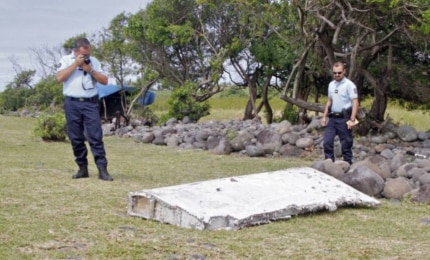 Destroços encontrados nas Maldivas não pertencem a avião da Malásia