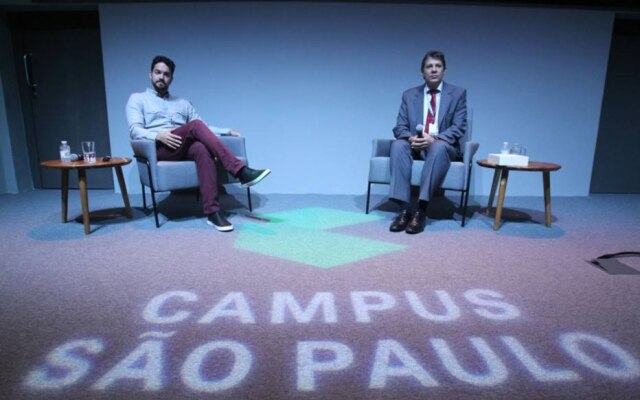 André Barrence, diretor do Google Campus São Paulo, e o prefeito Fernando Haddad inauguram o espaço de startups do Google