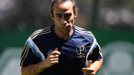 Valdivia treina como titular no Palmeiras e deve atuar no domingo