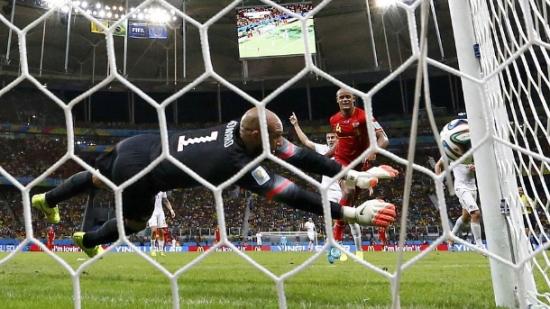 Quase lá. Tim Howard, o goleiro que quase impediu a derrota Americana