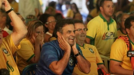 Aécio assistiu ao jogo do Brasil na capital paulista