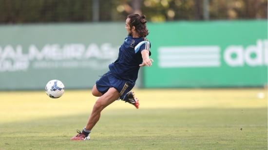 'Nosso momento é uma vergonha', admite meia chileno