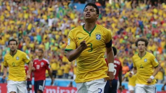 Thiago Silva abriu o placar para o Brasil contra a Colômbia