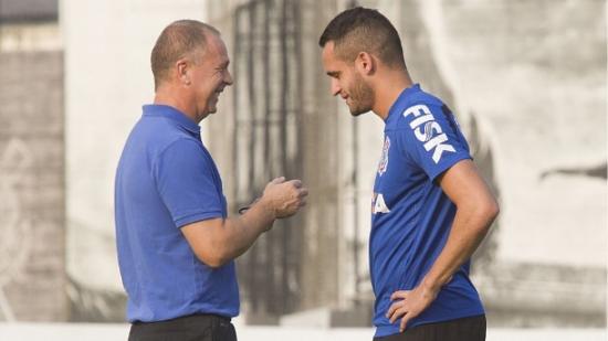 Mano faz mistério e deve poupar titulares no sábado contra o Sport