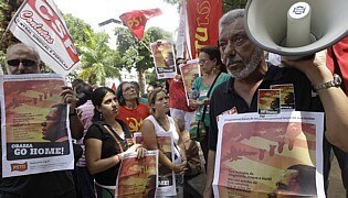 Protesto contra visita reúne 200 pessoas no Rio