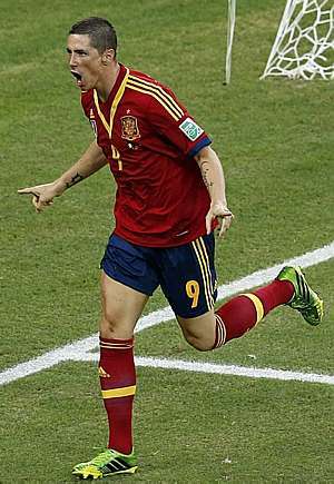 Fernando Torres comemora depois de marcar o segundo gol da Espanha