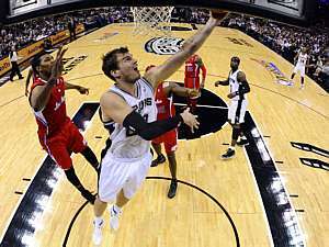 Time abriu s&eacute;rie com 108 a 92 sobre o Clippers - Larry Smith/EFE