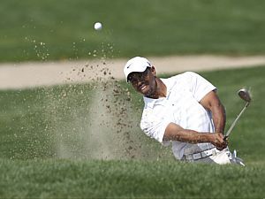 Tiger Woods em ação nos Emirados Árabes - Ali Haider/EFE Tiger Woods em ação nos Emirados Árabes - Ali Haider/EFE