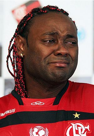 Vagner Love se emocionou em sua apresentação no Flamengo Vagner Love se emocionou em sua apresentação no Flamengo
