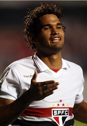 Willian José comemora o único gol do São Paulo na noite