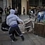 Manifestantes e polícia se enfrentam durante greve Foto:Alvaro Barrientos/AP