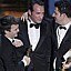 'O Artista'  fatura cinco estatuetas e brilha no Oscar Foto:Uggie Barry/Reuters