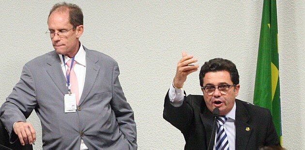 AO VIVO: Ex-diretor da Delta se cala na CPI