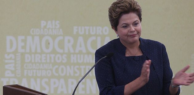 Emocionada, Dilma empossa Comiss&atilde;o da Verdade
