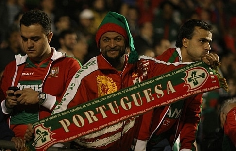 Portuguesa vence Americana e volta à elite do futebol brasileiro