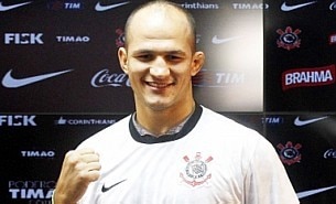 Cigano quer lutar no Brasil