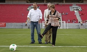 Dilma inaugura est&aacute;dio