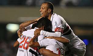 S&atilde;o Paulo abre vantagem