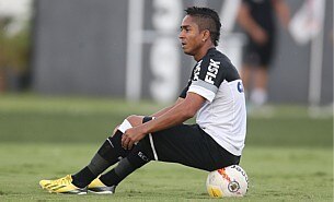 Ney Franco procura refor&ccedil;o