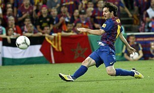 Messi bate recorde de Pel&eacute;