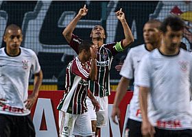 Corinthians estreia com derrota para o Fluminense no Brasileir&atilde;o