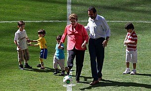 Dilma inaugura Man&eacute; Garrincha