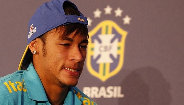 Neymar durante entrevista coletiva em Londres nesta quarta-feira