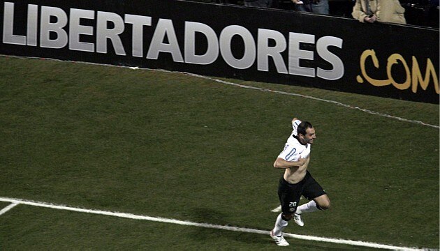 Danilo comemora o gol de empate do Corinthians