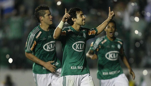 Valdivia comemora o primeiro gol do Palmeiras