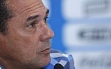 Manifestação com cartazes no Olímpico é decorrente da eliminação da equipe na Libertadores Manifestação com cartazes no Olímpico é decorrente da eliminação da equipe na Libertadores