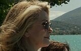 'Ela Vai' revive Deneuve