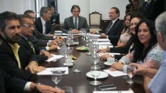 Reunião da bancada do PMDB no Senado, que definiu o apoio a Renan Calheiros (AL) - Ed Ferreira/Estadão Reunião da bancada do PMDB no Senado, que definiu o apoio a Renan Calheiros (AL) - Ed Ferreira/Estadão