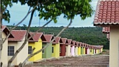 Temer suspende todas as novas contratações do Minha Casa - Estadão