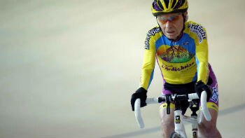 Ciclista franc&ecirc;s de 105 anos busca quebrar mais um recorde de velocidade - AFP