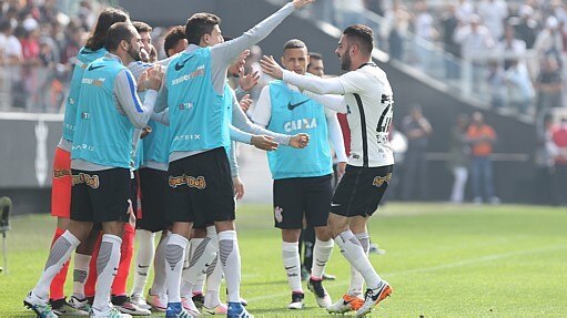 Corinthians vence a Ponte Preta por 3 a 0 - Marcio Fernandes/Estadão