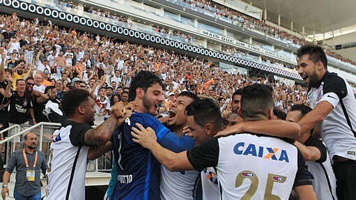 Jogadores do Corinthians festejam gol de Lucca no Itaquerão- - Werther Santana/Estadão