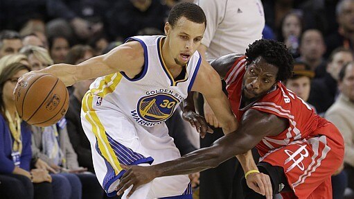Stephen Curry se tornou o primeiro jogador do Warriors dede Chris Mullin em 1991/1992 a ser titular em duas edições seguidas do All-Star Game - Jeff Chiu/AP Stephen Curry se tornou o primeiro jogador do Warriors dede Chris Mullin em 1991/1992 a ser titular em duas edições seguidas do All-Star Game - Jeff Chiu/AP