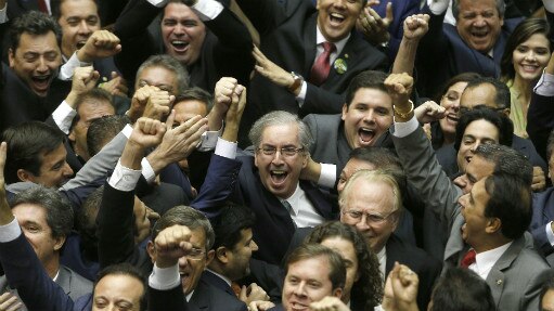 Eduardo Cunha vibra com o resultado da votação que o elegeu presidente da Câmara - Ueslei Marcelino/Reuters Eduardo Cunha vibra com o resultado da votação que o elegeu presidente da Câmara - Ueslei Marcelino/Reuters
