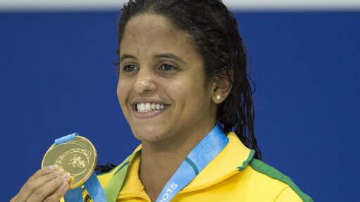 Etiene Medeiros comemora medalha de ouro inédita - Jim Watson/AFP