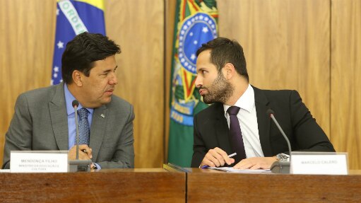 Marcelo Calero (&agrave; dir.) com o ministro da Educa&ccedil;&atilde;o, Mendon&ccedil;a Filho - Dida Sampaio/Estad&atilde;o - 18/5/2016