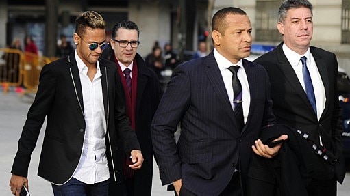 Neymar e o pai prestaram depoimento nesta semana na Espanha - Curto de La Torre/AFP