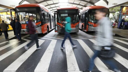 &Ocirc;nibus pararam por duas horas em dois dias da semana - M&aacute;rcio Fernandes/Estad&atilde;o