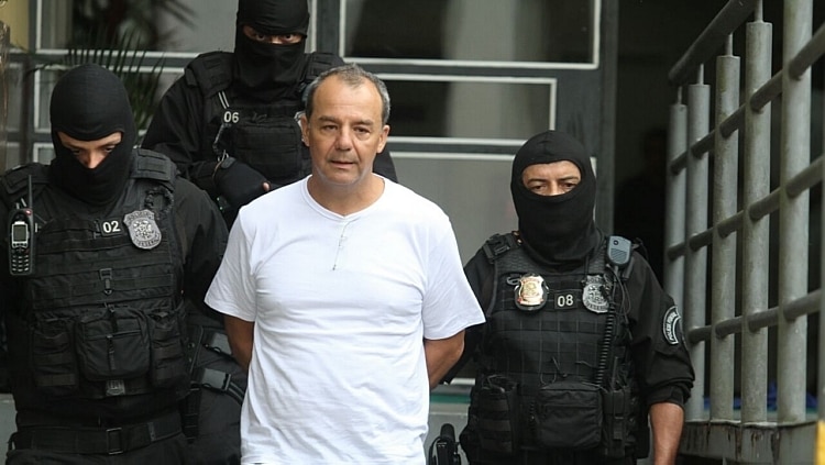 Cabral é transferido para Curitiba - Foto: Rodrigo Félix/Gazeta do Povo Cabral é transferido para Curitiba - Foto: Rodrigo Félix/Gazeta do Povo