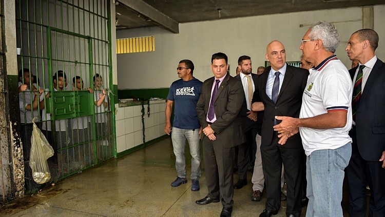 O ministro da Justiça, Alexandre de Moraes, visita penitenciária em Manaus - AFP O ministro da Justiça, Alexandre de Moraes, visita penitenciária em Manaus - AFP