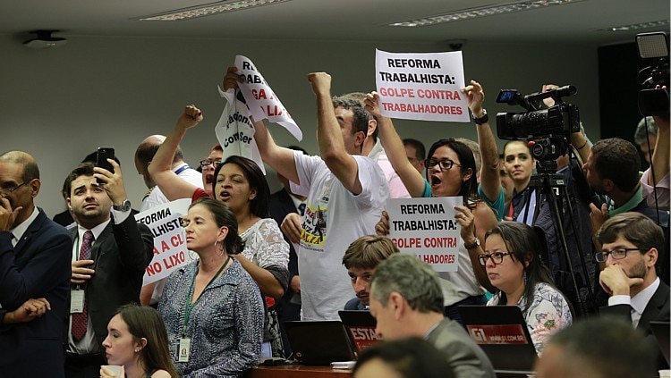 Horas antes de ser avaliado pela Comissão Especial, o texto foi alterado para tentar contornar a pressão de grupos insatisfeitos. Foto: Dida Sampaio/Estadão