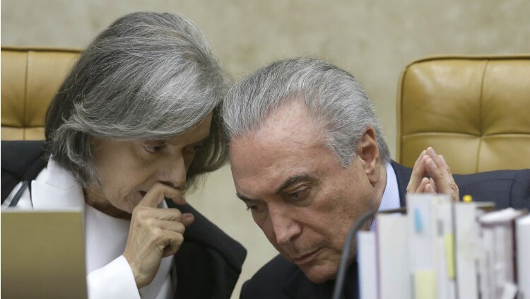 Temer foi ao STF para comemorar data da promulgação da Constituição - Crédito: Eraldo Peres/AP Temer foi ao STF para comemorar data da promulgação da Constituição - Crédito: Eraldo Peres/AP