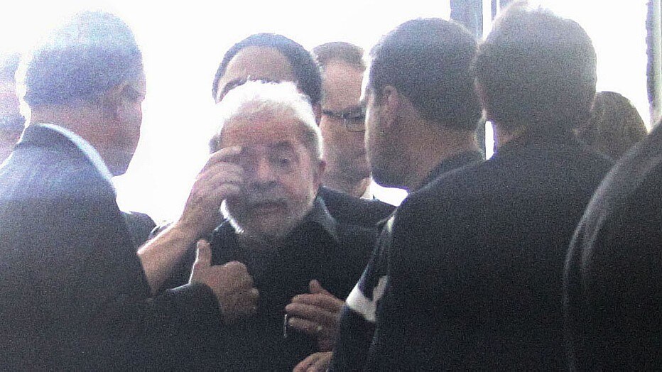 Marcio Fernandes/Estadão - O ex-presidente Lula no Aeroporto de Congonhas, onde depôs por mais de três horas